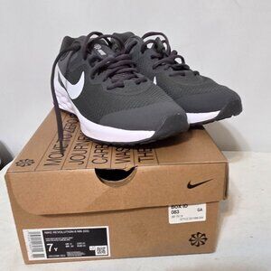 Nike Revolution 6 NN (GS) Dark Grey/White Boy's Sneakers-Size 7Y NWB DD1096-004
